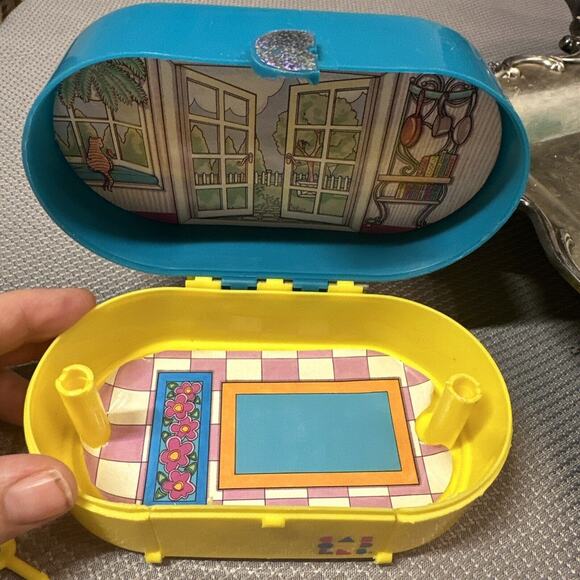 VTG 1993 Caboodles Toy Biz Mini Playset Compact Case w/ Partial Accessories Rare - Picture 2 of 14